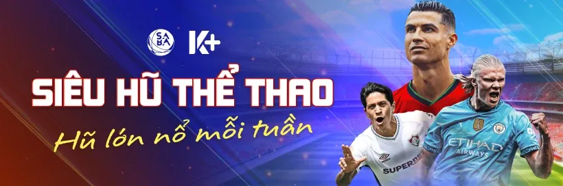 Cầu thủ bóng rổ đang úp rổ trong trận đấu sôi động